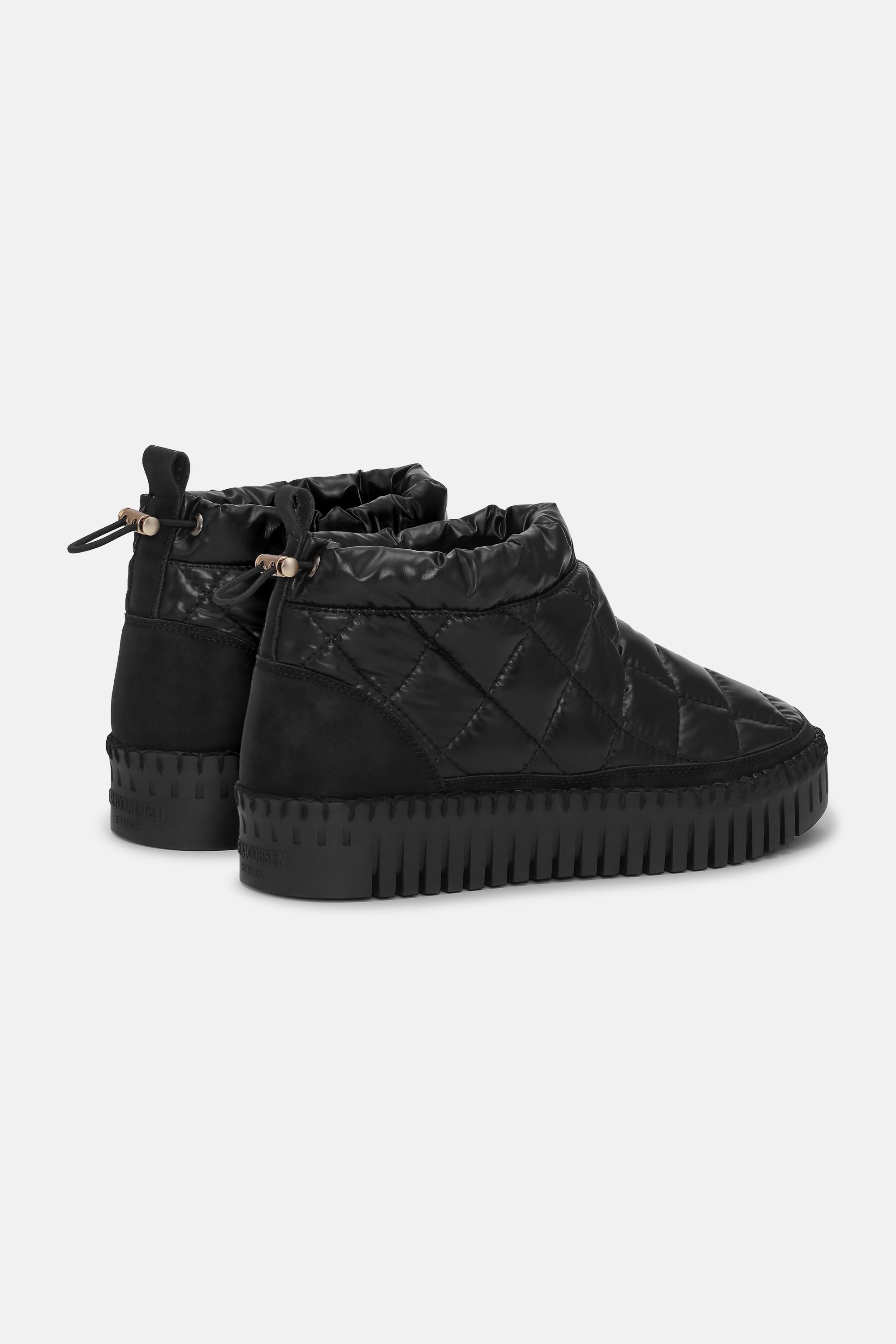 Tulip Low Padded Boot - Black Black